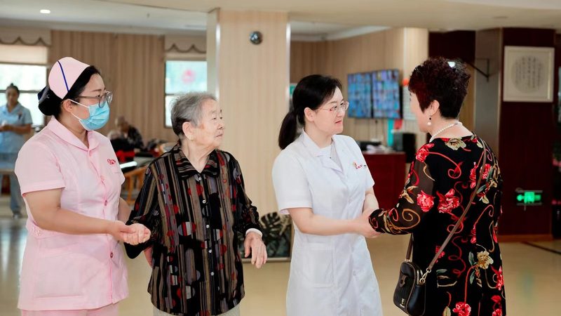 选择智慧养老平台开发公司时，首先要考察其资质。一家有实力的公司通常具备以下条件：